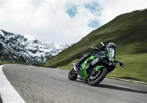 Supercharged Kawasaki Ninja H2 SX with 200hp on Tap - Asphalt & Rubber