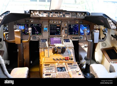 Boeing 747 Cockpit Wallpaper