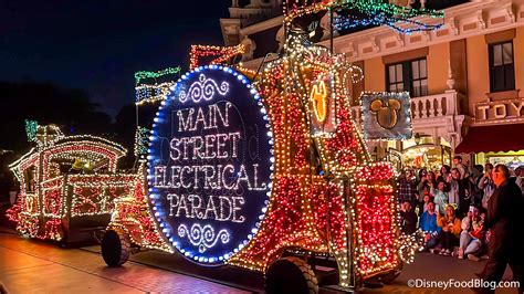 PHOTOS & VIDEOS: The Main Street Electrical Parade Is BACK in Disneyland! - Disney by Mark