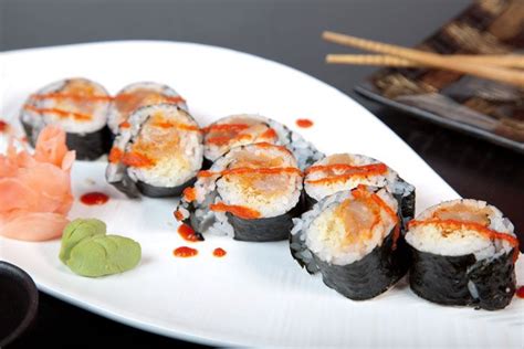 Bakudan roll, my favorite. Tuna, tempura flakes, chili sauce, sushi rice and seaweed. Perfect ...