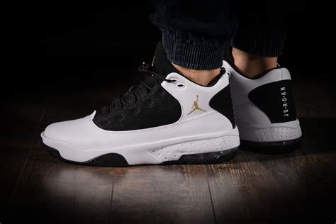 AIR JORDAN MAX AURA 2 for £95.00 | kicksmaniac.com