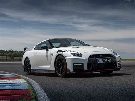 Nissan GT-R Nismo (2020) - pictures, information & specs