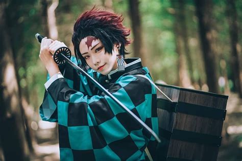 10 Wonderful Cosplay of Demon Slayer's Tanjiro Kamado | CBR | Cosplay ...