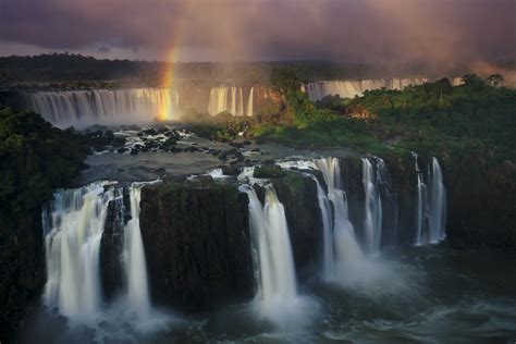 Iguazú Falls, Iguazú National Park, Argentina - Art Wolfe