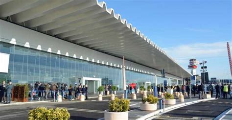 Civitavecchia: Shuttle Transfer to Rome Fiumicino Airport | GetYourGuide