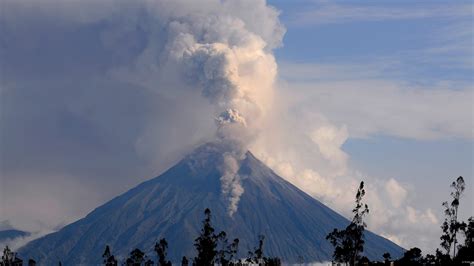 Tungurahua volcano: Ecuador's 'throat of fire' could collapse