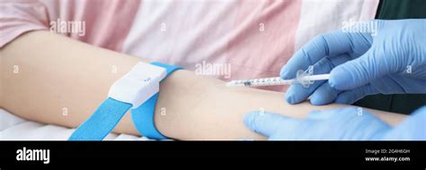 Intravenous injection hi-res stock photography and images - Alamy