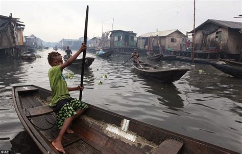 Makoko, a Floating Slum in Nigeria | Amusing Planet