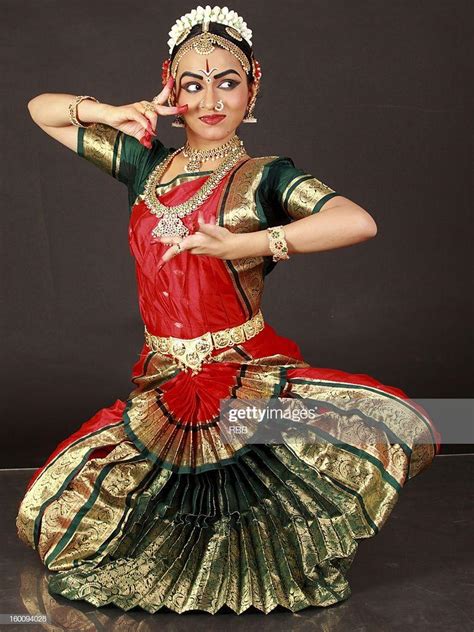 Bharatanatyam Wallpapers - Top Free Bharatanatyam Backgrounds - WallpaperAccess