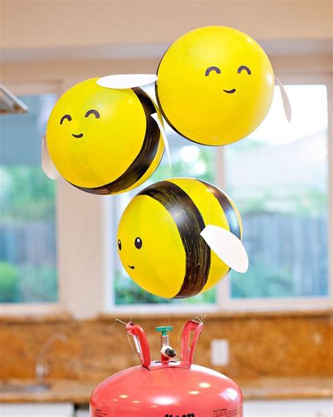 DIY Bumble Bee Balloons (Tutorial & Video) // Hostess with the Mostess®