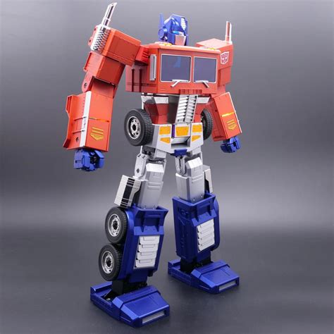 Transformers Optimus Prime Auto-Converting Robot: Mainan Robot ...