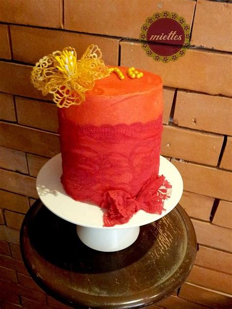 Sweet 16 in Red & Gold - Cake by miettes - CakesDecor