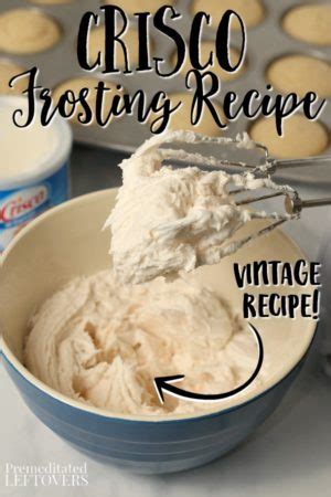 Crisco Frosting Recipe - An easy homemade icing for decorating cakes!