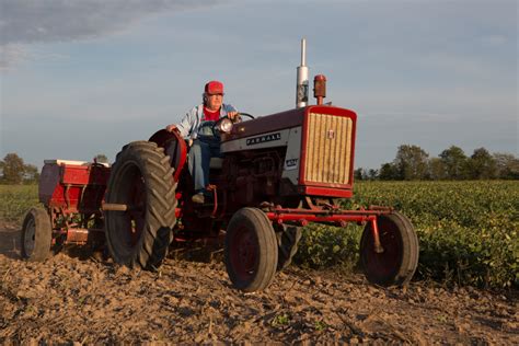 1961 Farmall 404 | Octane Press