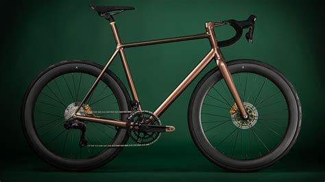 Aston Martin's latest road bike will have MAMILs weak at the knees | T3