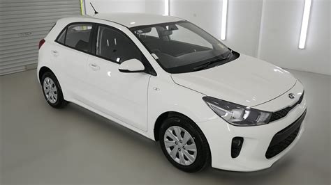 KIA RIO S Clear White Manual Hatchback K038036 - YouTube