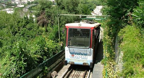 O Funicular de Capri reabre: liga o centro à Marina Grande