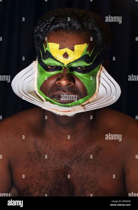 traditional Kathakali dance performer in Kerala, India Stock Photo - Alamy