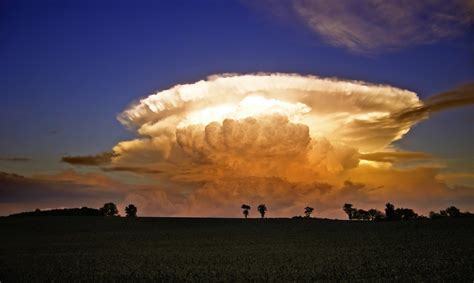 Cumulonimbus Clouds & Their Features - Higgins Storm Chasing