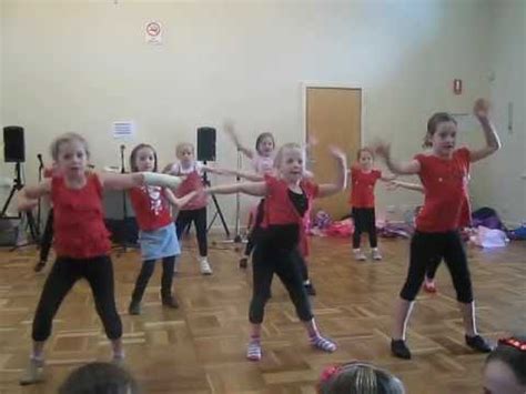 Primary school dance - YouTube