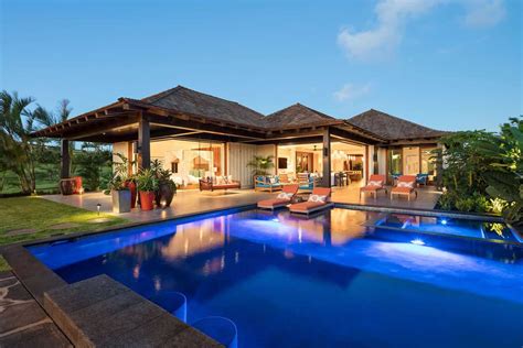 This amazing Hawaii beach house is designed for indoor outdoor living