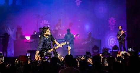 Arijit Singh injured by overzealous fan during live concert | Onmanorama