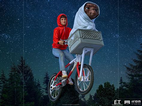 Iconic Scene From E.T. THE EXTRA-TERRESTRIAL Captured in New Statue From Iron Studios — GeekTyrant