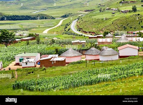 Landscape south africa zulu village hi-res stock photography and images - Alamy