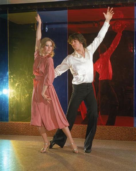 5 Iconic Dance Moves of the 1970s | Disco dance, Disco fashion, 70s ...