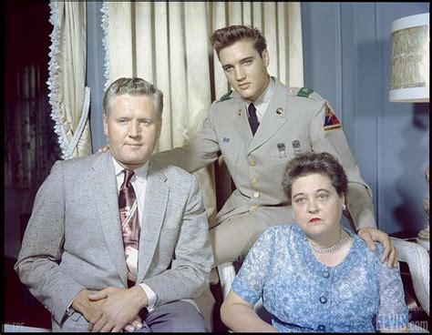 Elvis with His Parents | Berühmte gesichter, Elvis presley, Promis