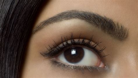 5 Eyebrow Trends That Are Dominating 2023, According To Pros