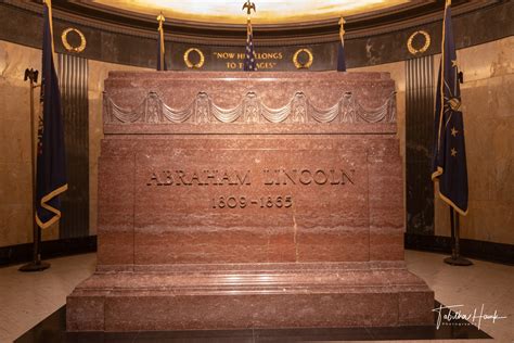 President Abraham Lincoln Grave | Nashville Travel Photographer & Solo Female Travel