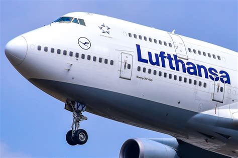 How To Fly On A Boeing 747-400 Between July And September