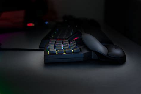 Razer Tartarus v2 Gaming Keypad: Mecha-Membrane Key Switches - 32 Programmable Keys ...