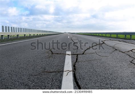 12,171 Earthquake Road Crack Images, Stock Photos & Vectors | Shutterstock