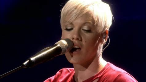 DownMV -Download HD Music Videos: Pink - Funhouse Tour Live In Australia 2009 NTSC DVDISO