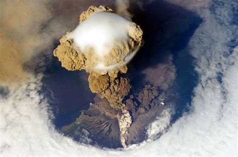 File:Sarychev Peak Volcano erupts on Matua Island.jpg - Wikimedia Commons