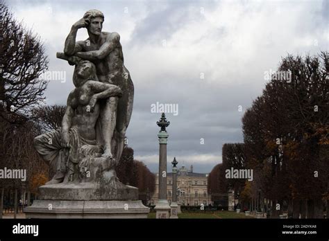 Statues in jardin du luxembourg hi-res stock photography and images - Alamy