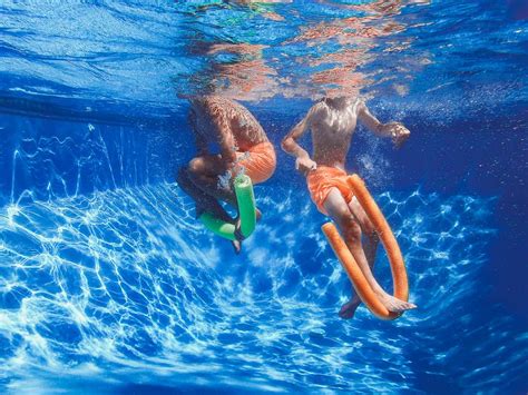 35 Best Swimming Pool Games for Kids (Fun & Easy Ways to Play)