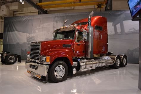 Red Mack CXU613 Rawhide | Big trucks, Trucks, Big rig trucks