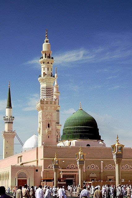 Prophet's Mosque - Medina, Saudi Arabia | Medina mosque, Mosque, Famous landmarks