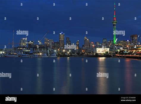 Auckland City skyline at night Stock Photo - Alamy