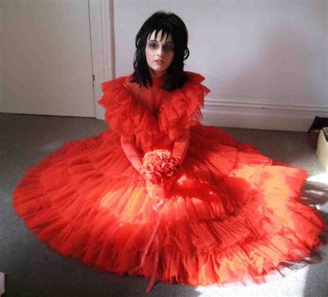 Lydia Deetz Red Wedding Dress | Boda, Cosplay