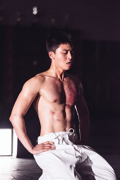 Park Seo Joon And Kang Ha Neul Show Off Toned... | Official Soompi