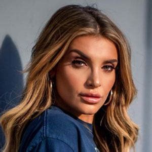 Hana Giraldo - Age, Family, Bio | Famous Birthdays