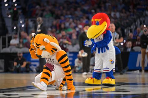 Kansas Jayhawk Mascot Should Be Embarrassed After Getting Crushed In Dance Battle By Texas ...