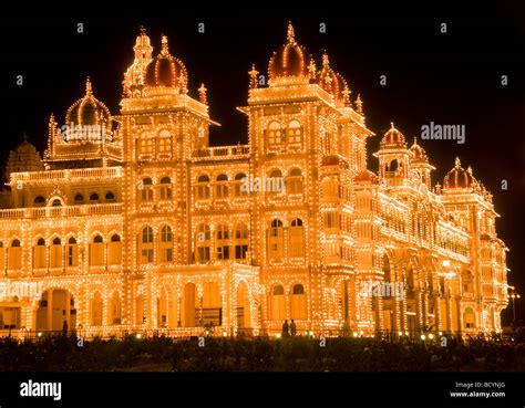 Mysore palace hi-res stock photography and images - Alamy