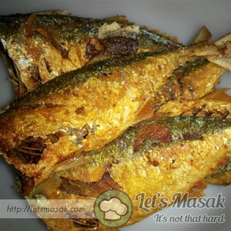 Ikan Kembung Goreng Kunyit Recipe | LetsMasak