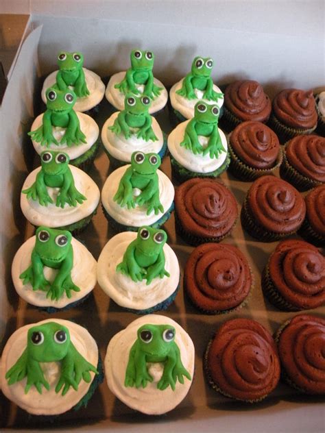 frog cupcakes by cake-engineering on DeviantArt