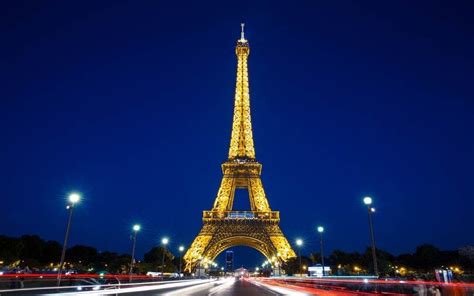 Why It's Illegal to Take Photos of the Eiffel Tower at Night | Reader's Digest